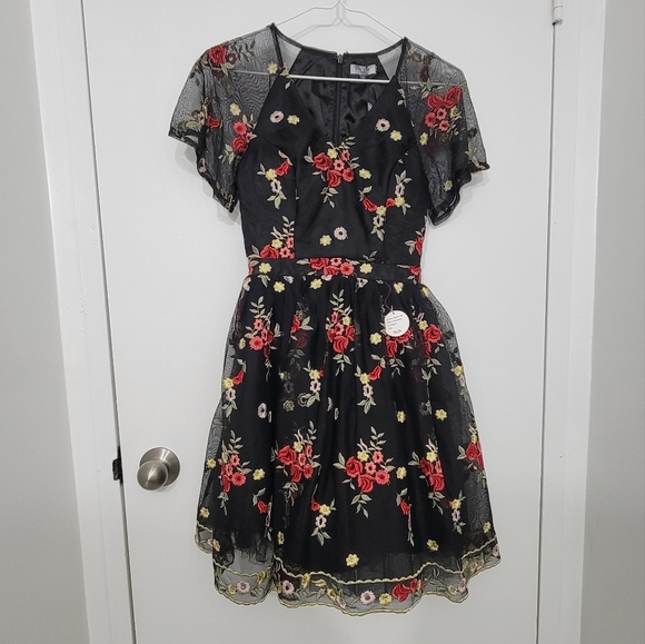 Chi Chi London Petite All Over Folk Floral Embroidered Skater Dress - Picture 4 of 11